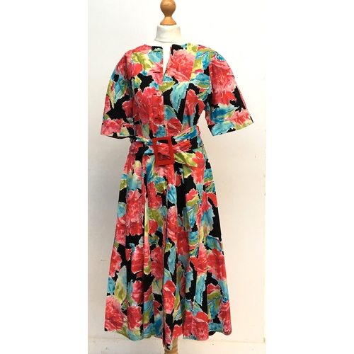 534 - A vintage Jean Muir cotton dress, button front, with padded shoulders and belt, size 12