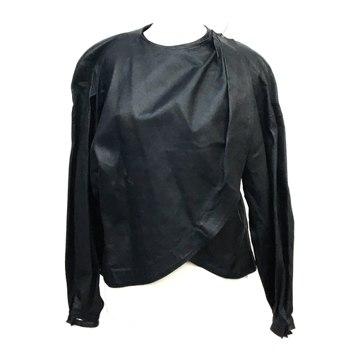 538 - A Jean Muir black leather jacket with padded shoulders, shoulder button missing, size 10