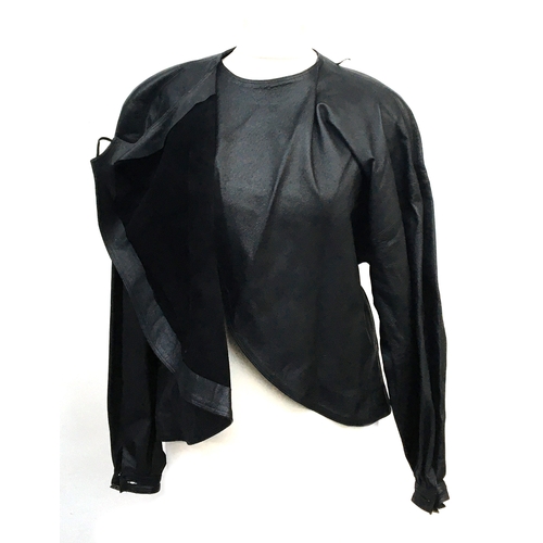 538 - A Jean Muir black leather jacket with padded shoulders, shoulder button missing, size 10