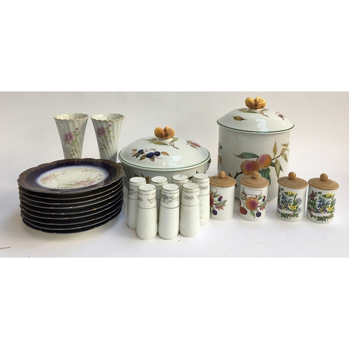 54 - A mixed lot of ceramics to include a royal Worcester 'Evesham Vale' lidded biscuit barrel; lidded tu... 