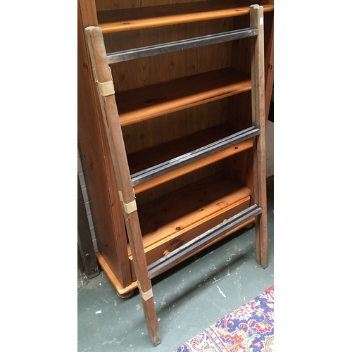 674 - A folding wooding dryer with three rungs