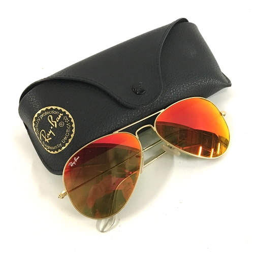169 - A pair of Ray Ban sunglasses, with branded cloth and case