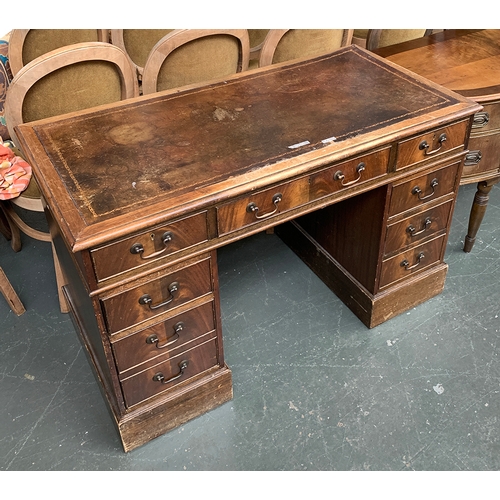 438 - A 20th century oak pedestal desk, leather inset top over nine drawers, on plinth base, 121x61x77cmH