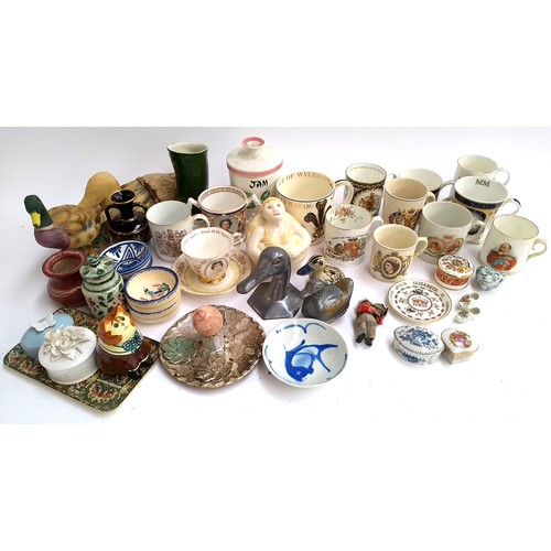 52 - A mixed lot of ceramics to include a quantity of commemorative mugs, including a Royal Doulton 1902 ... 