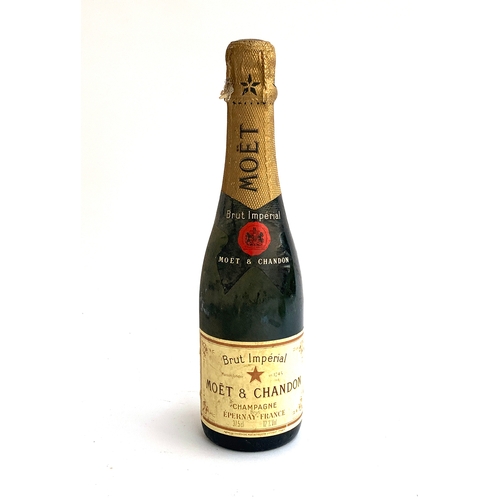 246 - A Moet and Chandon champagne (37.5 cl /12%)