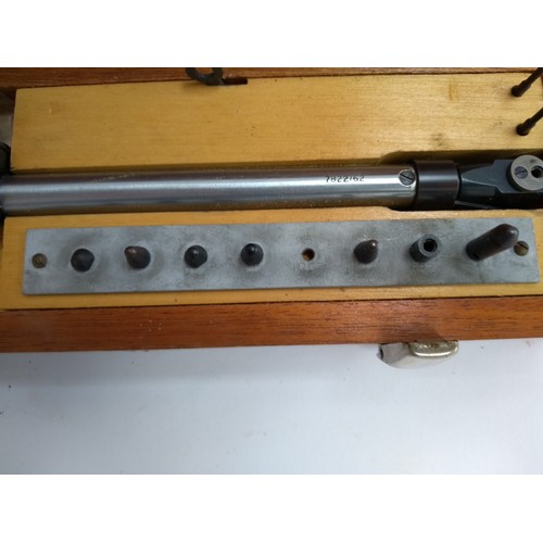 390A - A Mercer bore gauge, model no. 7822/701/62, in wooden fitted case