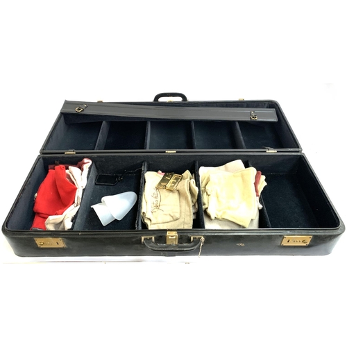 1048 - A black leather shoe travel case, with brass fittings, the interior with eight compartments, with a ... 