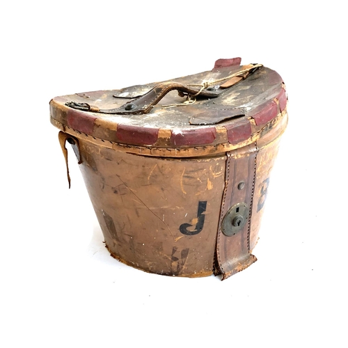 1078 - A 19th century leather top hat box, af