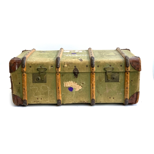 1086 - A canvas wood banded travel trunk with leather corners, 87x52x32cm