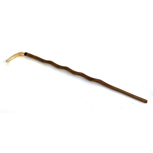 190 - A gent's spiralled walking stick with ram's horn handle, 120cmL