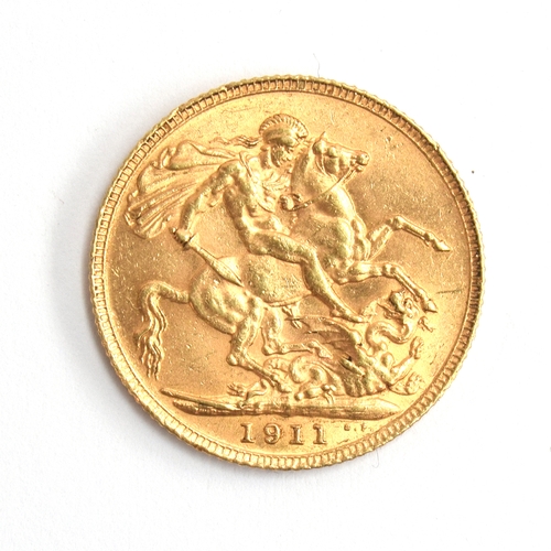 13 - A George V gold sovereign, 1911