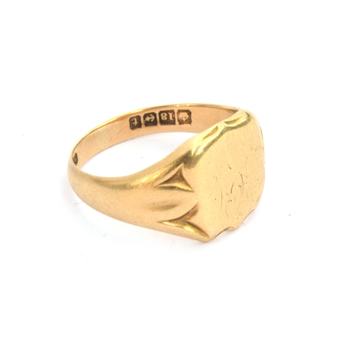 4 - An 18ct yellow gold signet ring, engraved with initials, Birmingham 1918, 7.4g