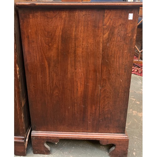 526 - A late George III mahogany chest of drawers, the rectangular moulded top above four graduated drawer... 