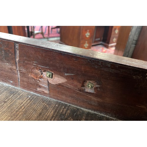 526 - A late George III mahogany chest of drawers, the rectangular moulded top above four graduated drawer... 