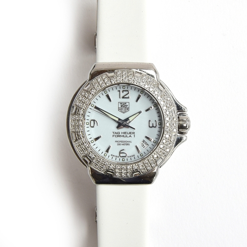 96 - A Tag Heuer Formula 1 Professional 200 meters ladies stainless steel wristwatch, diamond bezel, date... 