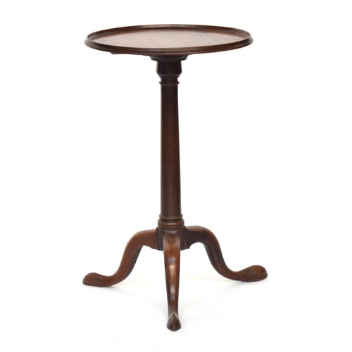 620 - A Regency mahogany tripod table, the circular dished top on gun barrel column and cabriole legs with... 