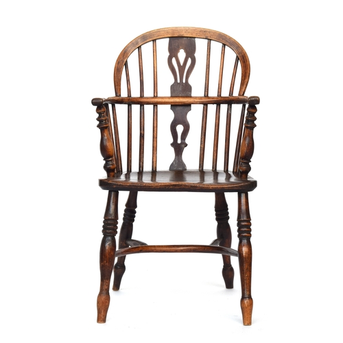 673 - A splat back Windsor chair, turned front arm supports, the elm saddle seat raised on ring turned leg... 