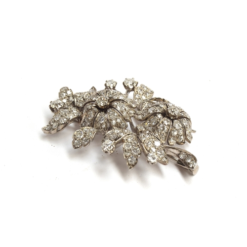 36 - A French Belle Epoque diamond and platinum brooch in a floral form, set with approx. 184 diamonds, t... 