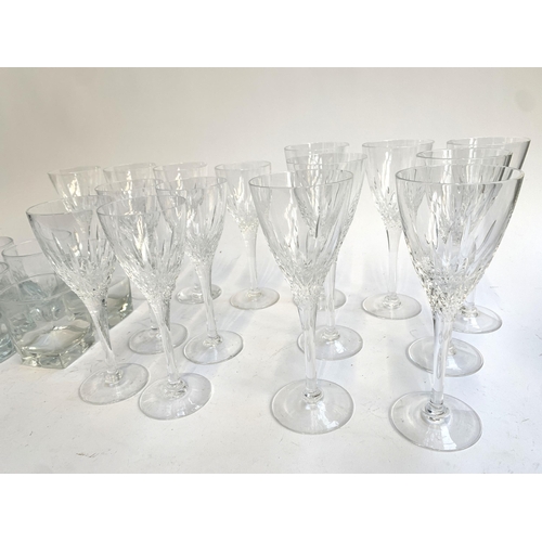 128 - A mixed lot of glass and cut glass items to include wine glasses, tumblers, drinking glasses etc