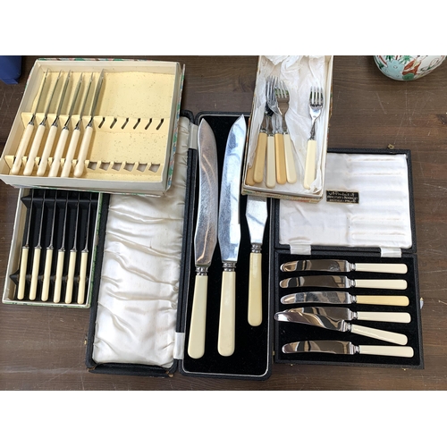 111 - A mixed lot of plated items to include a hotel chafing dish, toast rack, tankards etc