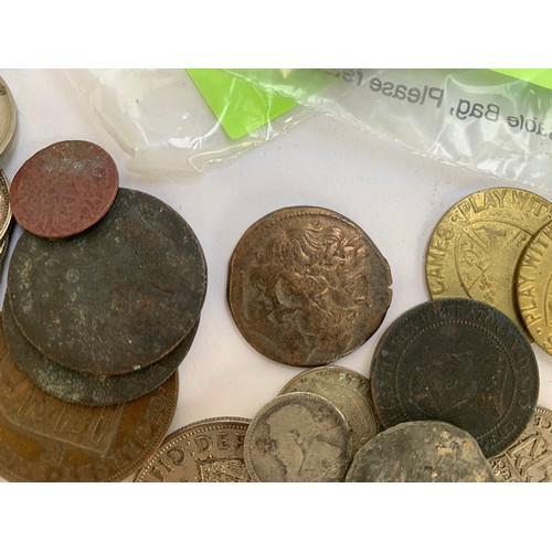 92 - A quantity of British and World coins, some pre 1947, to include half crown 1940, Victorian coin ins... 