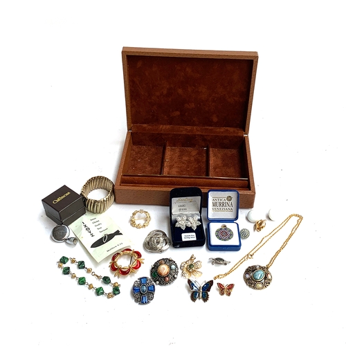 38 - A jewellery box containing costume brooches, to include Sphinx, filigree earrings; Empire made conce... 