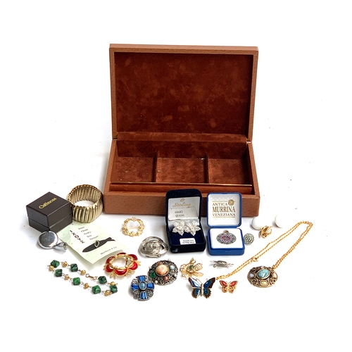 38 - A jewellery box containing costume brooches, to include Sphinx, filigree earrings; Empire made conce... 