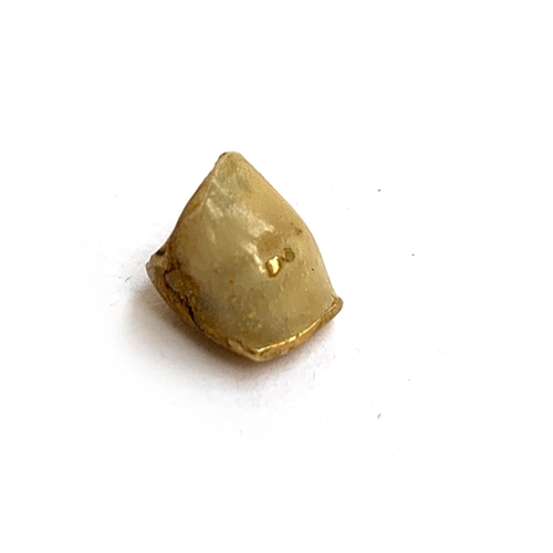 44 - A gold tooth, total weight approx. 1.3g