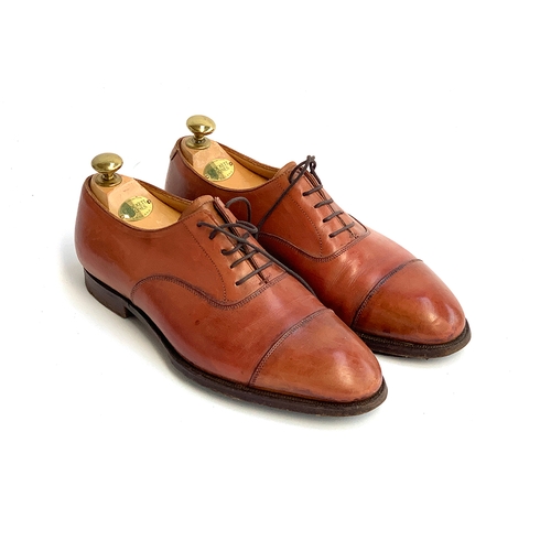 781 - A pair of Crockett & Jones 'The Whitehall' brown leather Oxfords, size 8E, with Crockett & Jones woo... 