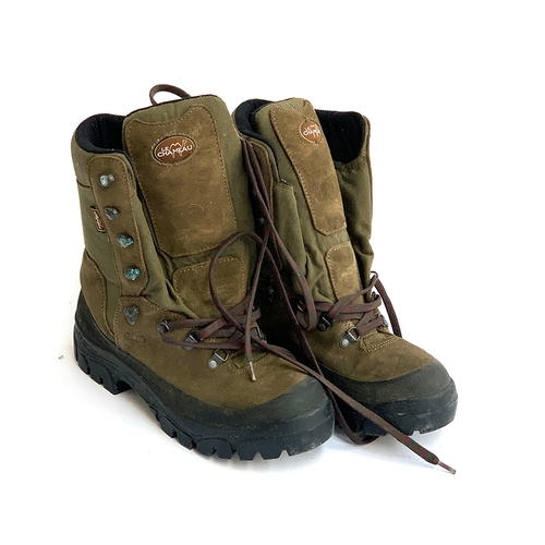 803 - A pair of Le Chameau stalking boots, size 8, Gore-Tex with Vibram soles