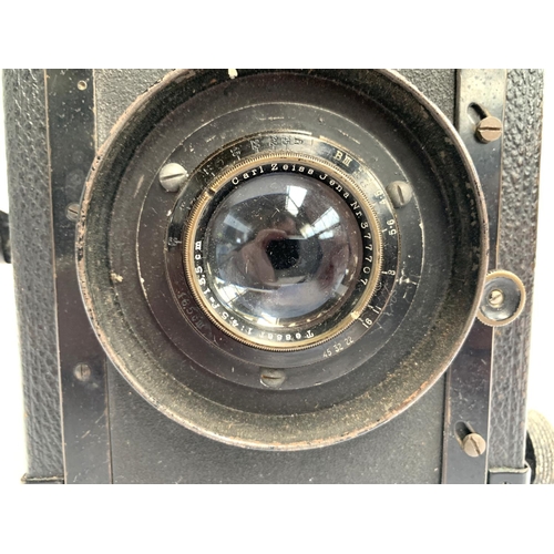 256 - A Mentor Meyer camera serial no 39692, marked A. O. Roth, 85 Ringstead Road, Catford, London, with a... 