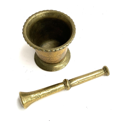 350 - An 18th century Spanish brass pestle and mortar, 13cmH