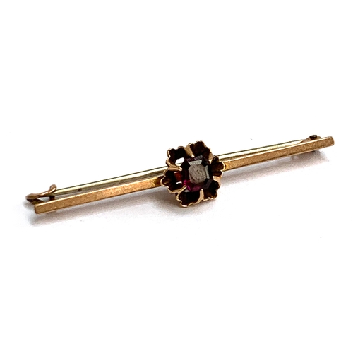 10 - A 9ct gold bar brooch set with an emerald cut almandine garnet, 5.5cmW, approx. 3.8g