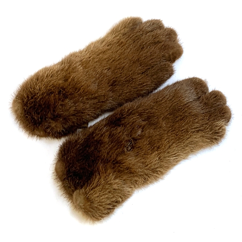 727 - A pair of beaver snow mittens