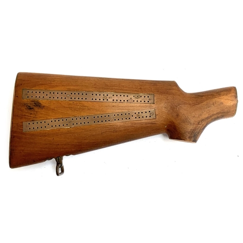 1195 - A cribbage board made from the stock of an Enfield gun, approx. 30.5cmL