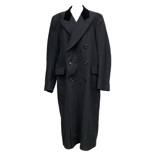 1001 - A tailored double breasted gent's wool overcoat with black velvet collar