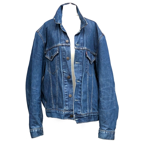 1008 - A Levis denim jacket, size L