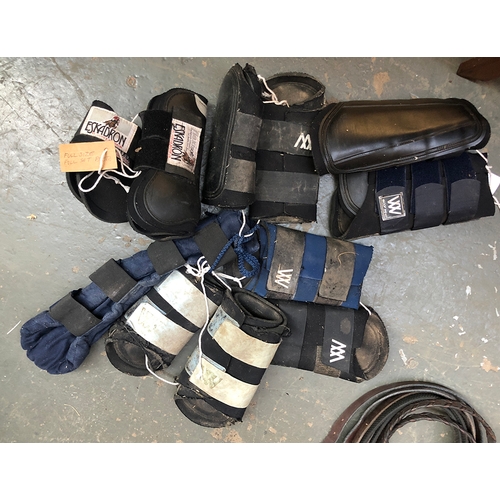 180 - A Woofware full size full set of boots, tail guard, various other sets of Woofware boots, and a full... 