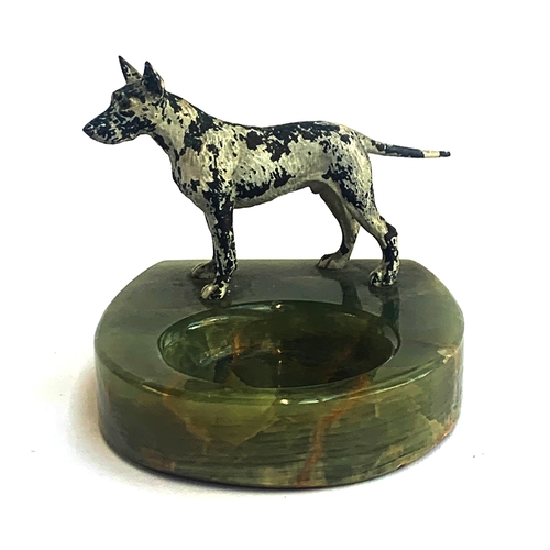 112 - An onyx ashtray mounted with a cold painted bronze of a dog, 8.5cm high