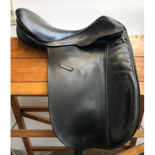 196 - A Martin Kinlet dressage saddle, 16