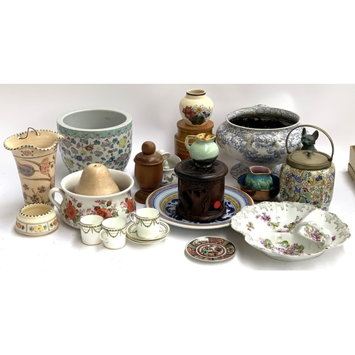 117 - A mixed lot of ceramics to include lustre bowl; ridgways; Portmeirion chamber pot; Hornsea Saffron c... 