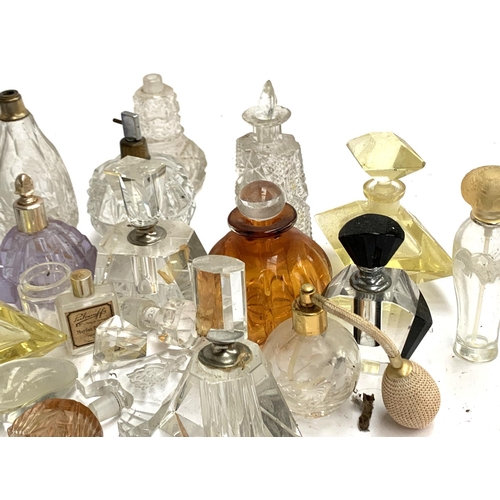 131 - A collection of scent bottles, some art deco, to include Dior, Peter Tysoe Glass, etc