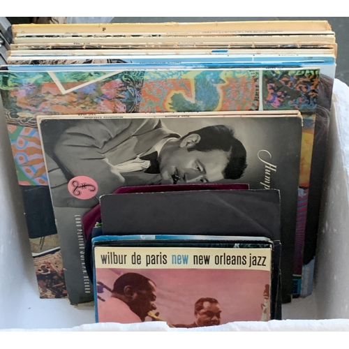 286 - A mixed box of vinyl LPs and 7