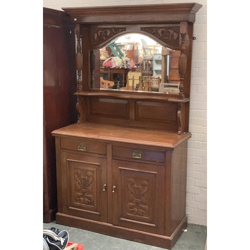 915 - An early 20th century oak chiffonier with mirrored back flanked by turned supports, base with two dr... 