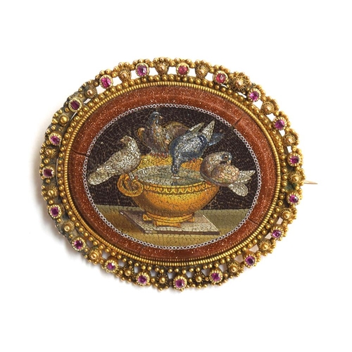 8 - A fine 19th century Italian micro mosaic brooch depicting Pliny's doves, in a yellow metal classical... 