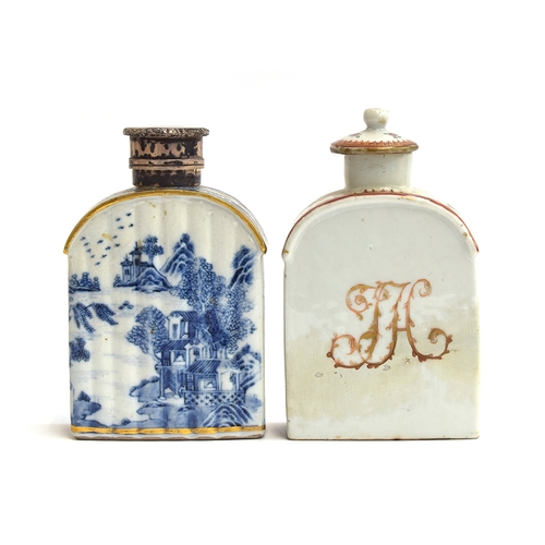 199 - A Chinese export blue and white porcelain tea caddy with clobbered gilt decoration, with engraved wh... 