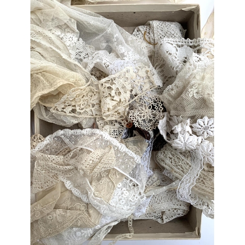 166 - A quantity of antique lace to include Honiton lace, Brussels lace, bobbin lace, etc