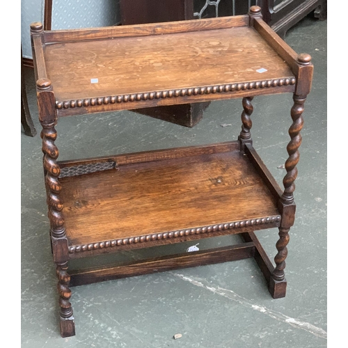 588 - An oak barleytwist two tier whatnot, 66x41x75cmH