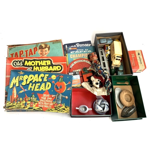 407 - A mixed lot of children's toys and games to include Mr Space Head, Old Mother Hubbard, Tap-Tap, Tria... 