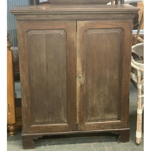 728 - A shallow George III oak cupboard, with four adjustable shelves, moulded pediment, on bracket feet, ... 